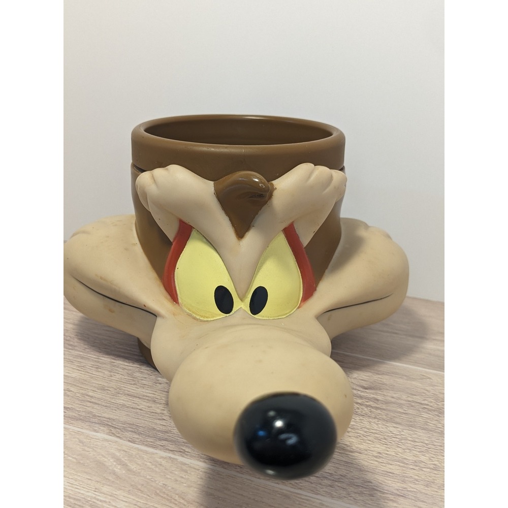 Vintage 1993 Warner Bros Wile E Coyote Plastic Sculpted 3D Character Mug Cup‎